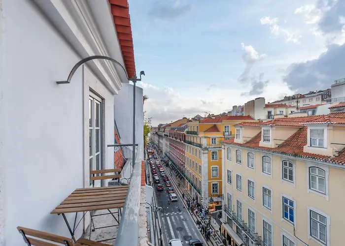 Double Room With Private Wc In Shared House In Downtown Lisbon