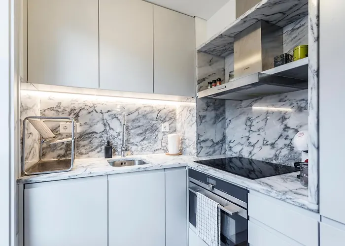 Double Room With Private Wc In Shared House In Downtown Lisbon